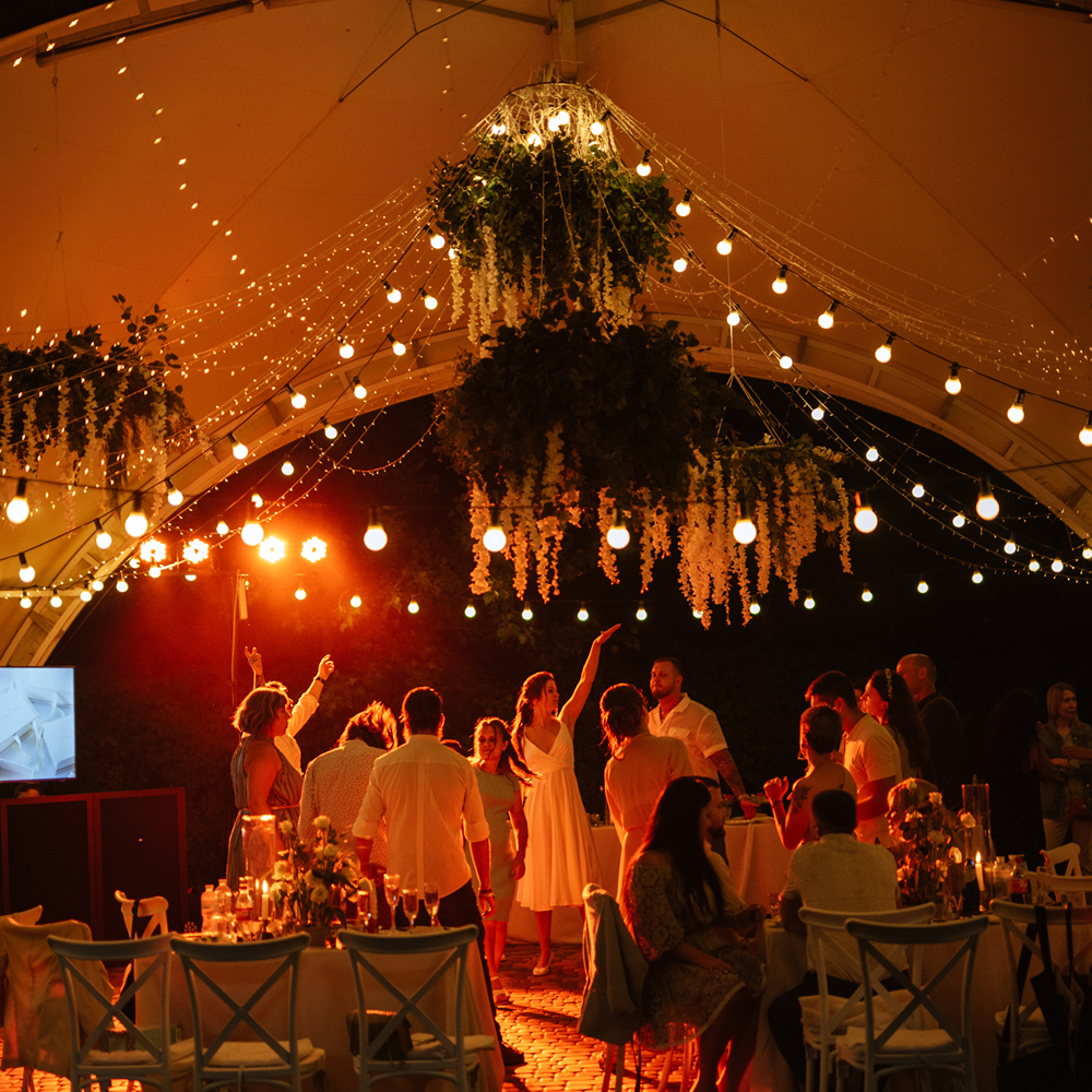banquet-hall-with-atmospheric-decor (1)